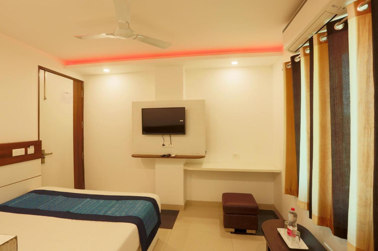 Airport Hotel Gulshan Deluxe Palace New Delhi Extérieur photo